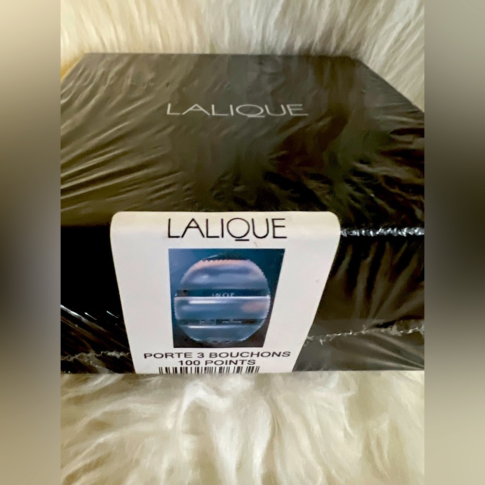 LALIQUE 100 POINTS 3 CORKS HOLDER🤍🖤